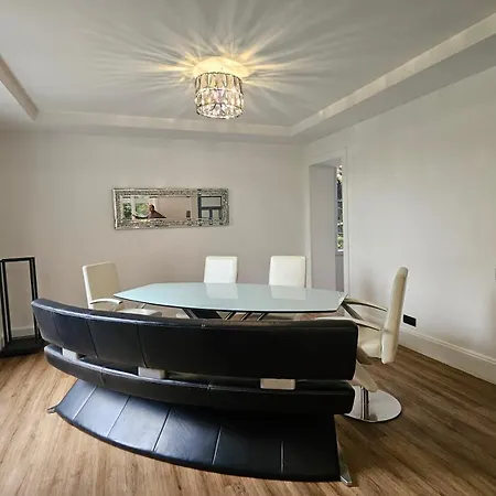 Le Pavillon Dans Le Parc Holiday home