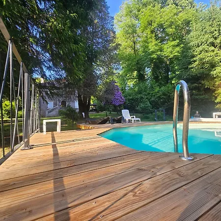 Le Pavillon Dans Le Parc Holiday home