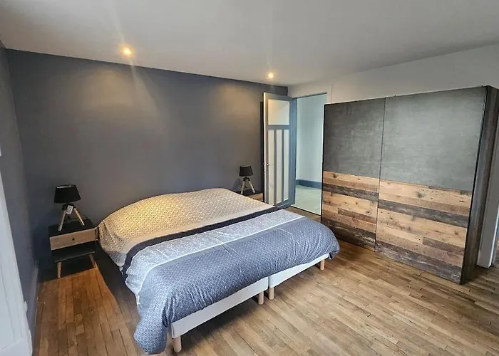 Le Pavillon Dans Le Parc *